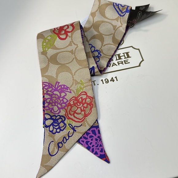 NWT Coach Signature Scarf - Picture 6 of 8